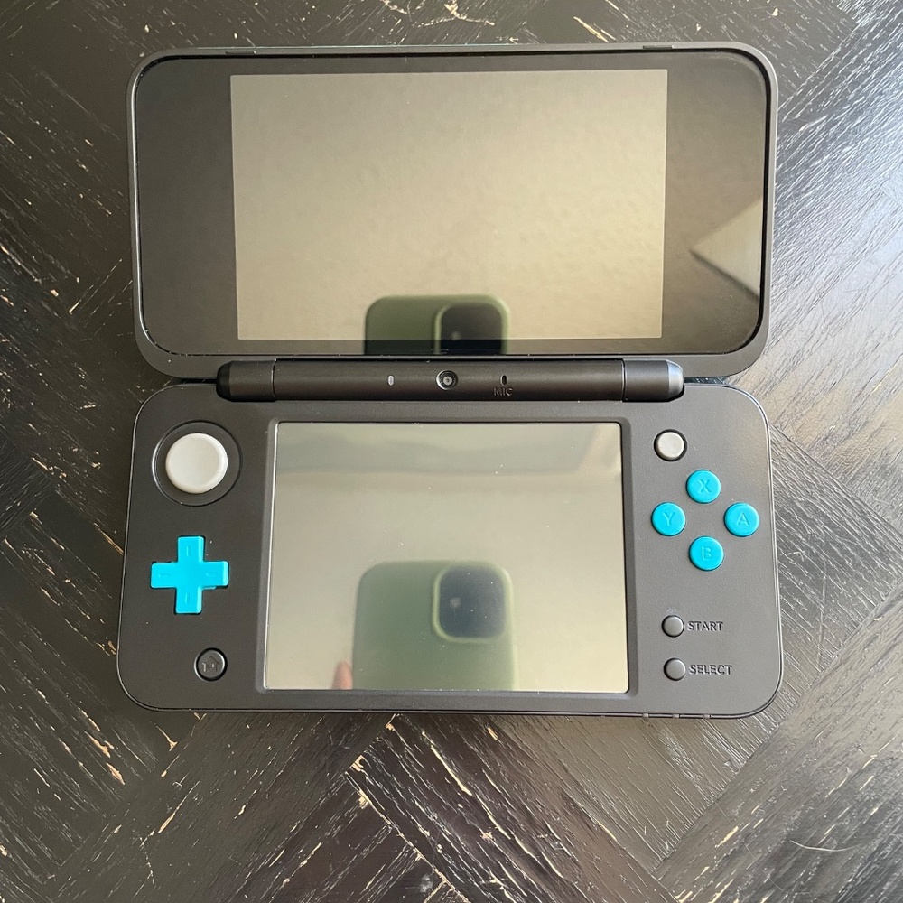 2017 Nintendo 2DS XL (Blue and turquoise)